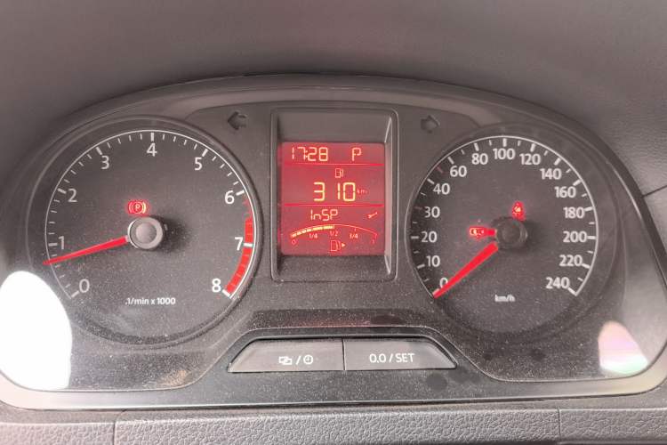 Used Volkswagen Jetta 2015 Value Edition 1.6L Automatic Comfort Version Instrument Cluster