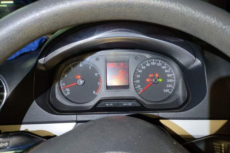 Used Volkswagen Jetta 2015 Value Edition 1.6L Automatic Comfort Version Instrument Cluster