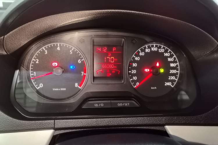 Used Volkswagen Jetta 2015 Value Edition 1.6L Automatic Comfort Version Instrument Cluster