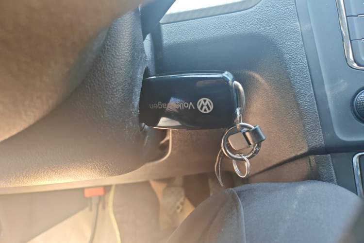 Used Volkswagen Jetta 2015 1.6L Manual Comfort Model Interior 1