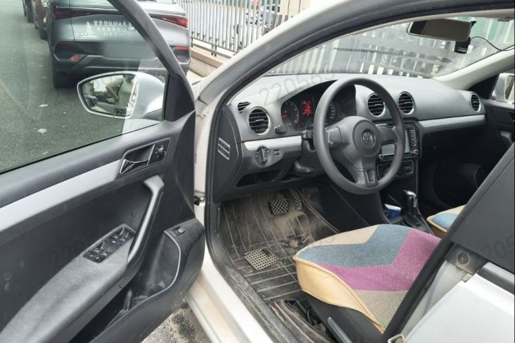 Used Volkswagen Jetta 2015 Value Edition 1.6L Automatic Comfort Version Interior 1