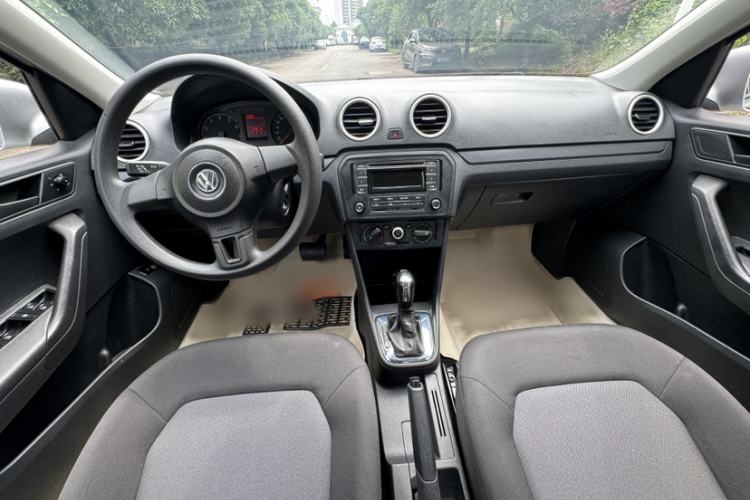 Used Volkswagen Jetta 2015 Value Edition 1.6L Automatic Fashion Version Interior 1