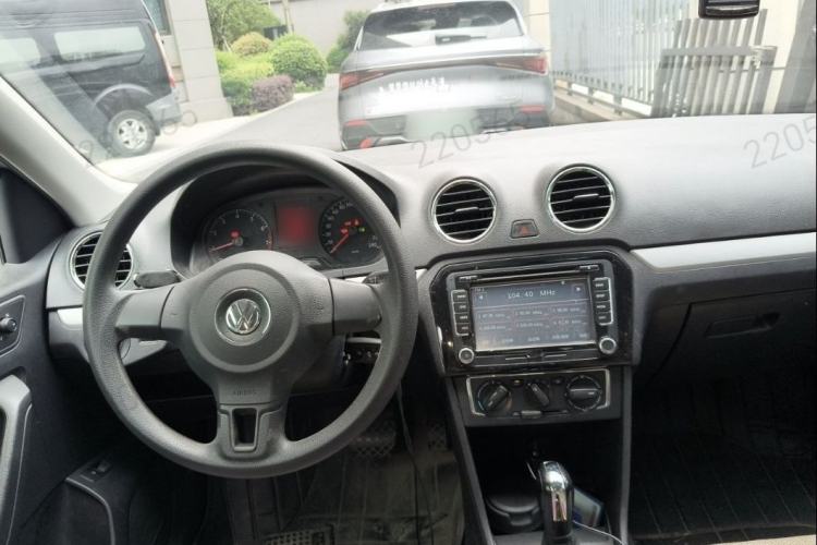 Used Volkswagen Jetta 2015 Value Edition 1.6L Automatic Comfort Version Interior 2