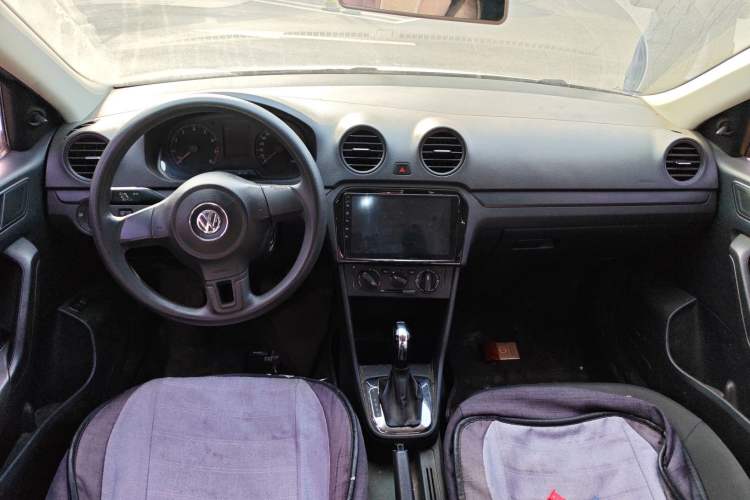 Used Volkswagen Jetta 2015 1.6L Automatic Fashion Model Interior 2