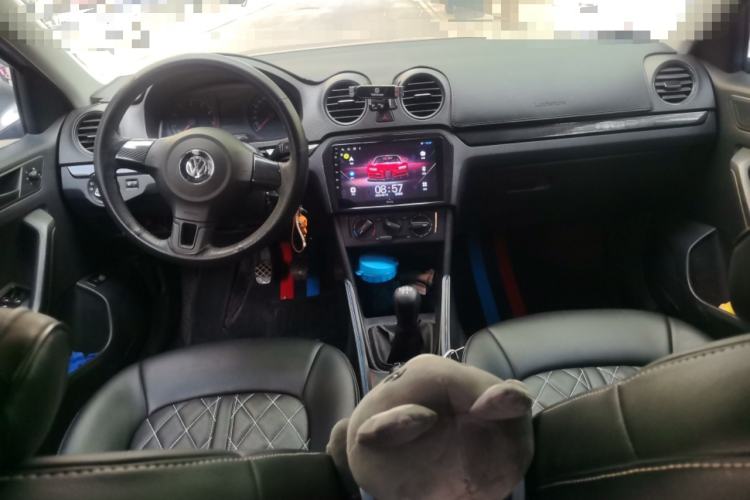 Used Volkswagen Jetta 2015 Zhuihui Edition 1.4L Manual Fashion Model Interior 2