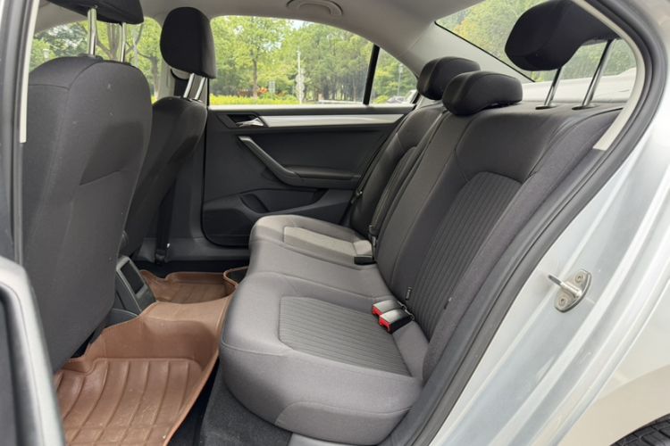 Used Volkswagen Jetta 2015 1.6L Automatic Comfort Model Interior 3