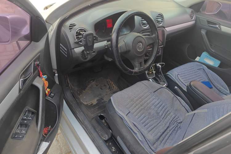 Used Volkswagen Jetta 2015 Value Edition 1.6L Automatic Comfort Version Interior 3