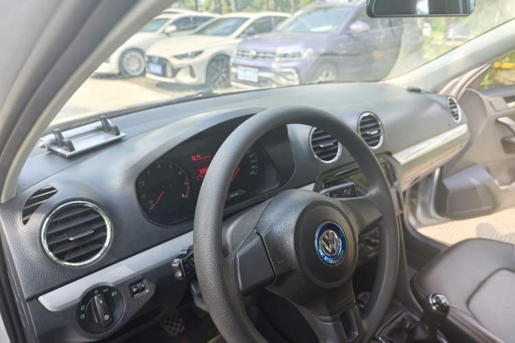 Used Volkswagen Jetta 2015 Zhuihui Edition 1.6L Manual Comfort Model Interior 3