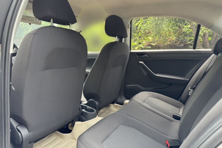 Used Volkswagen Jetta 2015 Value Edition 1.6L Automatic Fashion Version Interior 3
