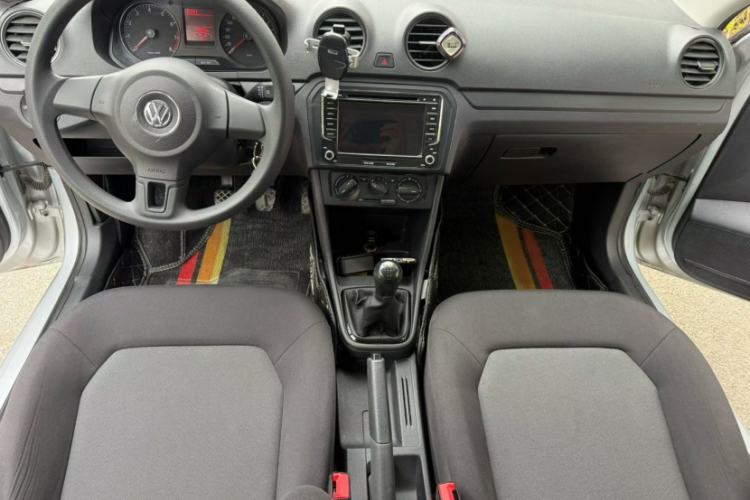 Used Volkswagen Jetta 2015 1.6L Manual Fashion Edition Interior 4