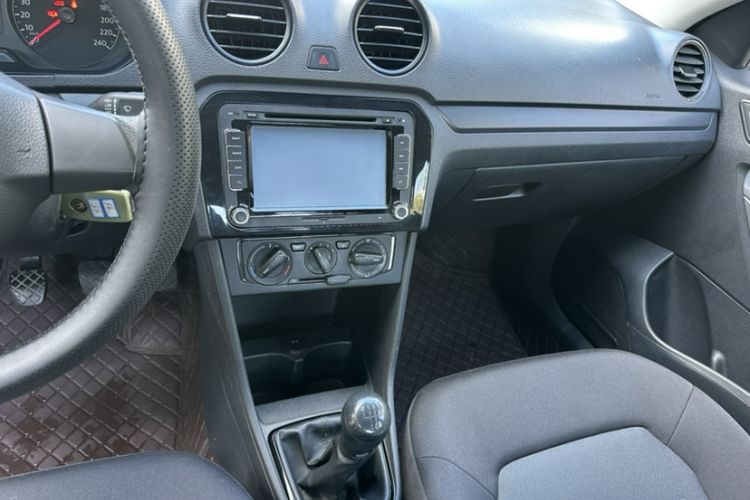 Used Volkswagen Jetta 2015 Value Edition 1.6L Manual Fashionable Style Interior 6