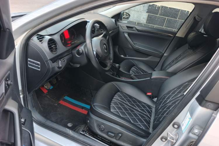Used Volkswagen Jetta 2015 Zhuihui Edition 1.4L Manual Fashion Model Interior 6