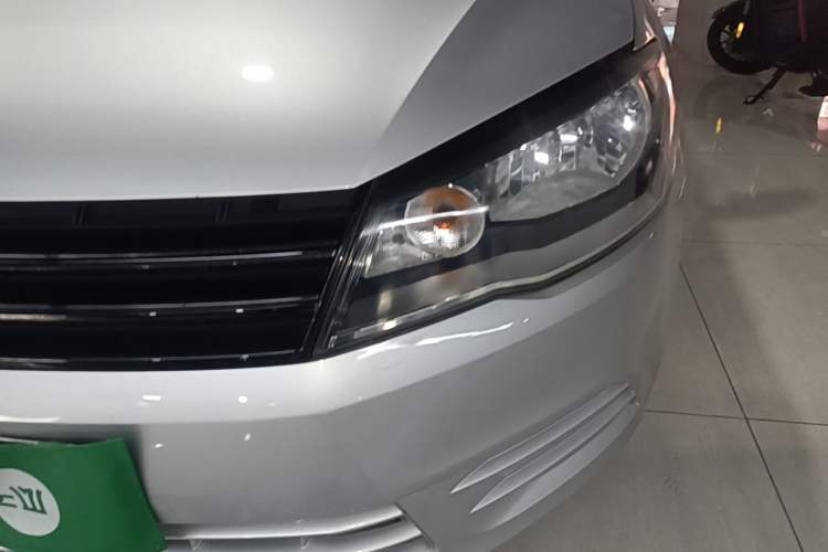 Used Volkswagen Jetta 2015 Value Edition 1.6L Manual Fashionable Style Left Front Headlight