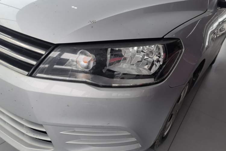 Used Volkswagen Jetta 2015 1.6L Automatic Fashion Model Left Front Headlight