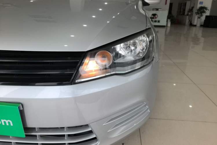 Used Volkswagen Jetta 2015 Value Edition 1.6L Automatic Fashion Version Left Front Headlight