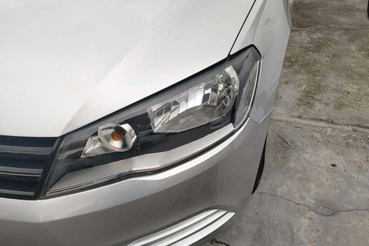 Used Volkswagen Jetta 2015 Value Edition 1.6L Manual Fashionable Style Left Front Headlight