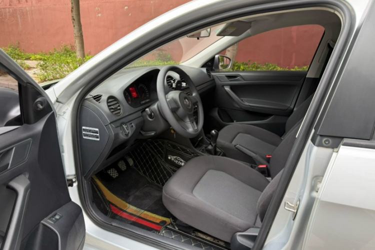 Used Volkswagen Jetta 2015 1.6L Manual Fashion Edition Left Front Seat