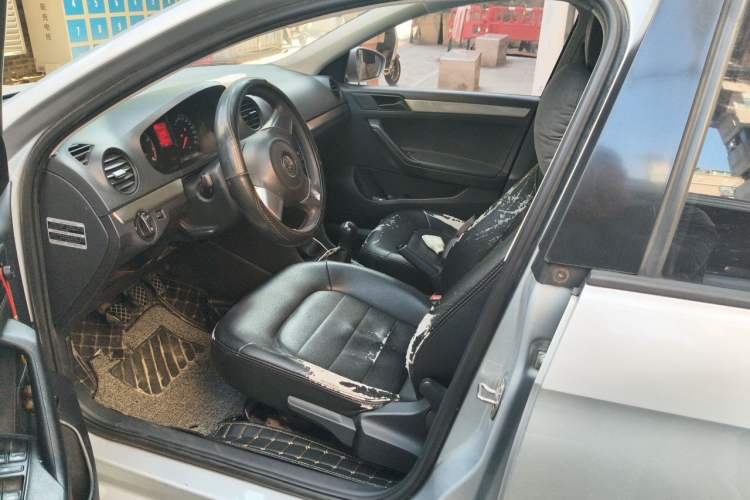 Used Volkswagen Jetta 2015 Value Edition 1.6L Manual Fashionable Style Left Front Seat