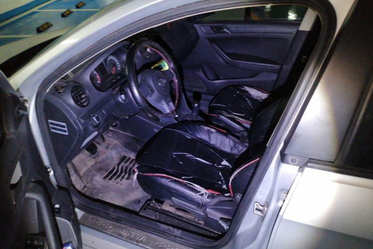 Used Volkswagen Jetta 2015 1.6L Manual Fashion Edition Left Front Seat