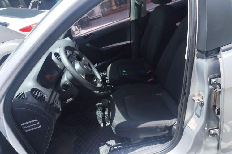 Used Volkswagen Jetta 2015 1.6L Manual Fashion Edition Left Front Seat