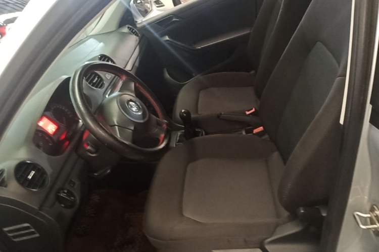Used Volkswagen Jetta 2015 1.6L Manual Fashion Edition Left Front Seat