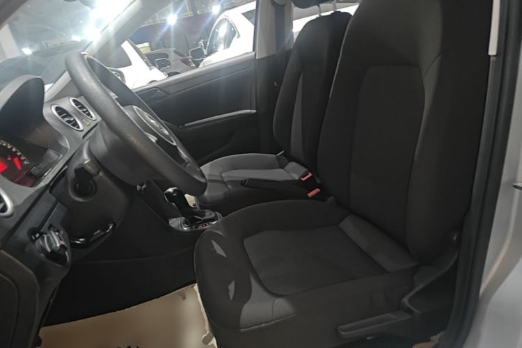 Used Volkswagen Jetta 2015 Value Edition 1.6L Automatic Fashion Version Left Front Seat