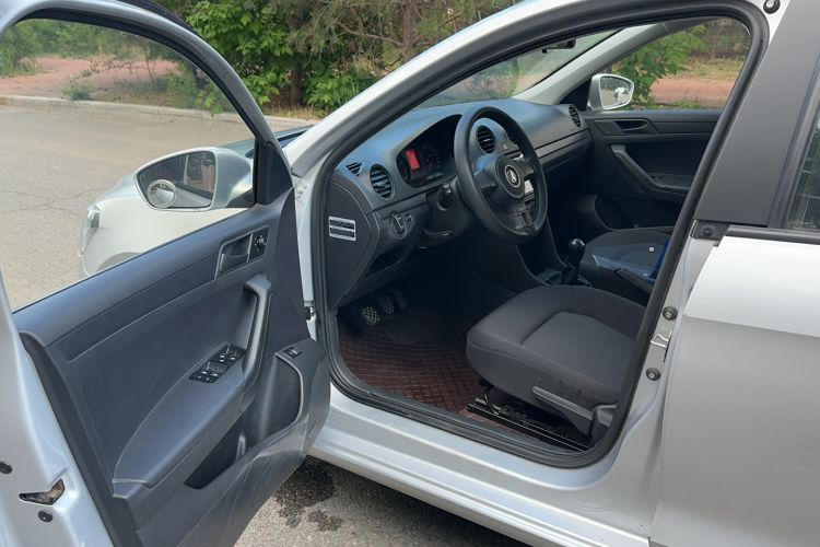 Used Volkswagen Jetta 2015 Value Edition 1.6L Manual Fashionable Style Left Front Seat