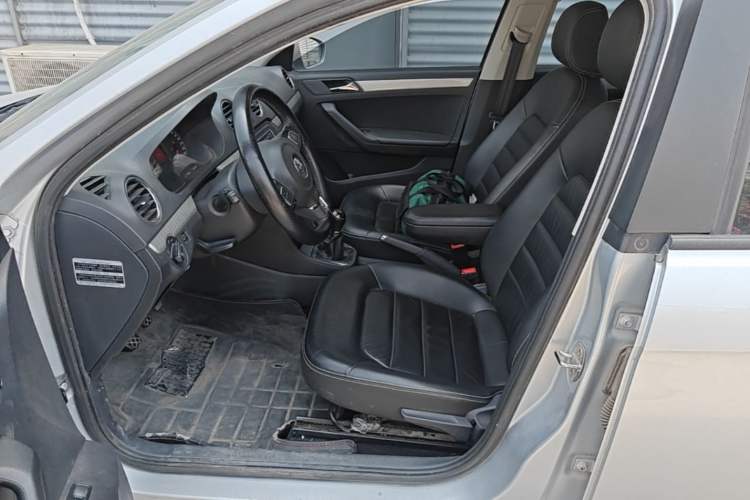 Used Volkswagen Jetta 2015 1.6L Manual Comfort Model Left Front Seat
