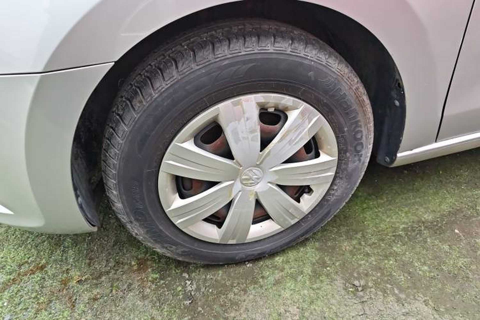 Used Volkswagen Jetta 2015 Zhuihui Edition 1.4L Manual Fashion Model Left Front Wheel Hub