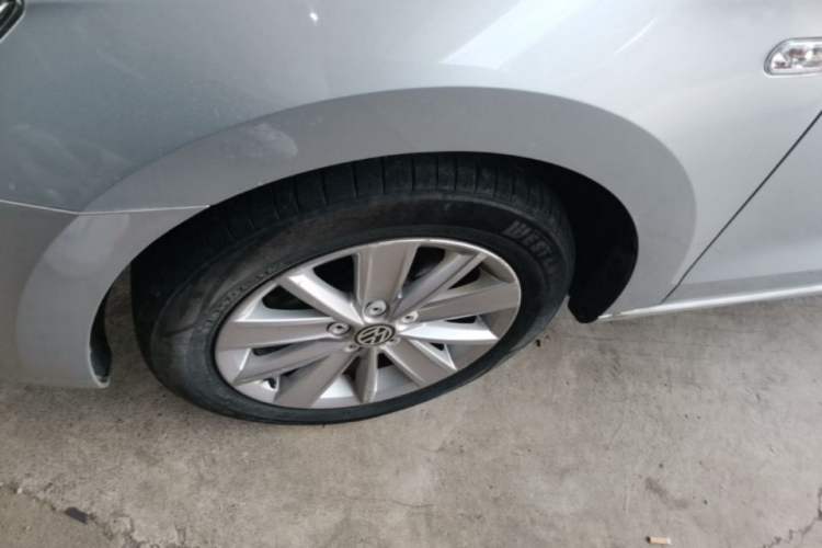 Used Volkswagen Jetta 2015 1.6L Automatic Comfort Model Left Front Wheel Hub