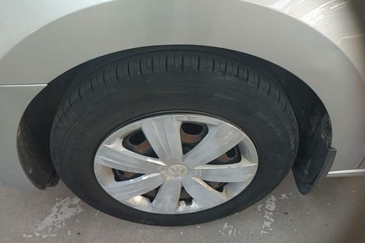 Used Volkswagen Jetta 2015 Zhuihui Edition 1.4L Manual Fashion Model Left Front Wheel Hub