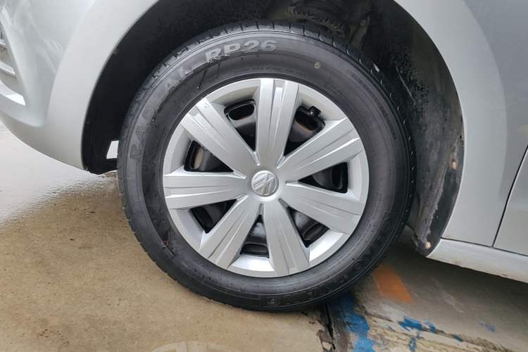 Used Volkswagen Jetta 2015 1.6L Manual Fashion Edition Left Front Wheel Hub