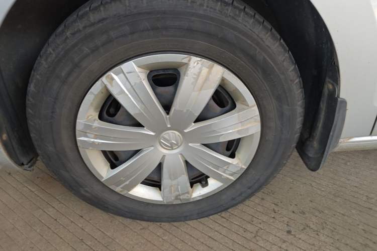 Used Volkswagen Jetta 2015 Value Edition 1.6L Automatic Fashion Version Left Front Wheel Hub