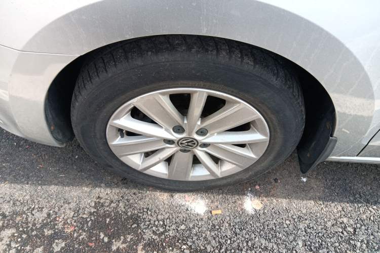 Used Volkswagen Jetta 2015 1.6L Automatic Comfort Model Left Front Wheel Hub