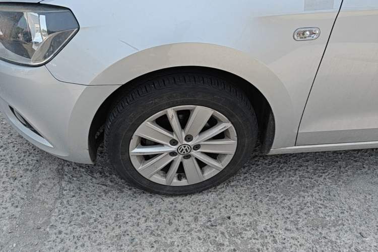 Used Volkswagen Jetta 2015 1.6L Manual Comfort Model Left Front Wheel Hub