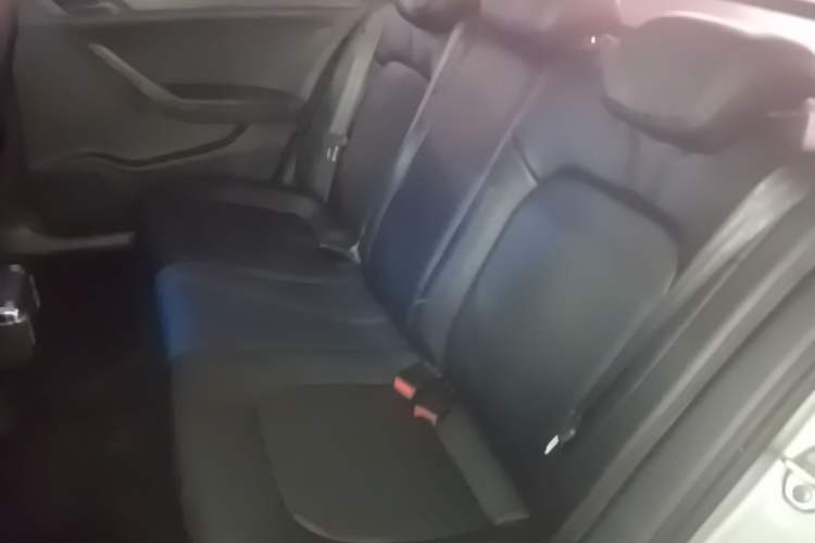 Used Volkswagen Jetta 2015 Value Edition 1.6L Manual Fashionable Style Left Rear Seat