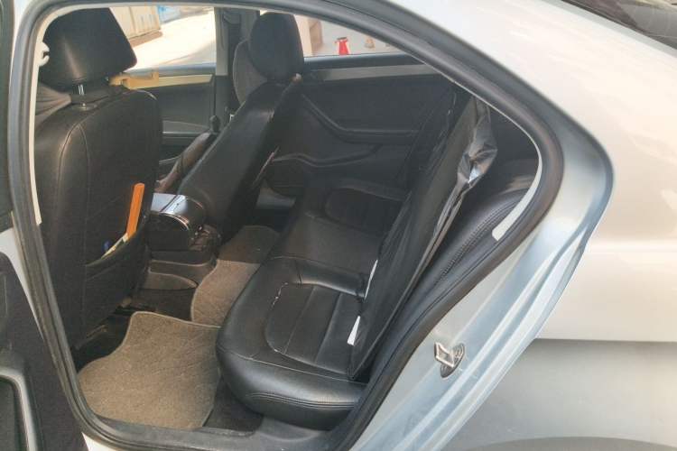 Used Volkswagen Jetta 2015 Value Edition 1.6L Manual Fashionable Style Left Rear Seat