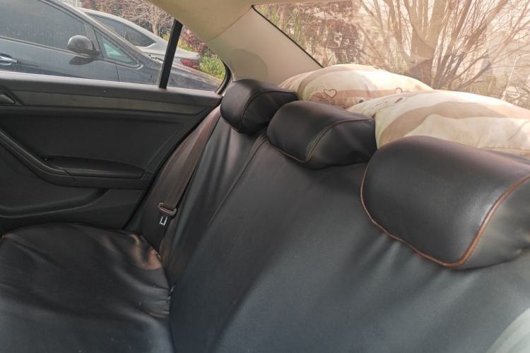 Used Volkswagen Jetta 2015 1.6L Automatic Fashion Model Left Rear Seat