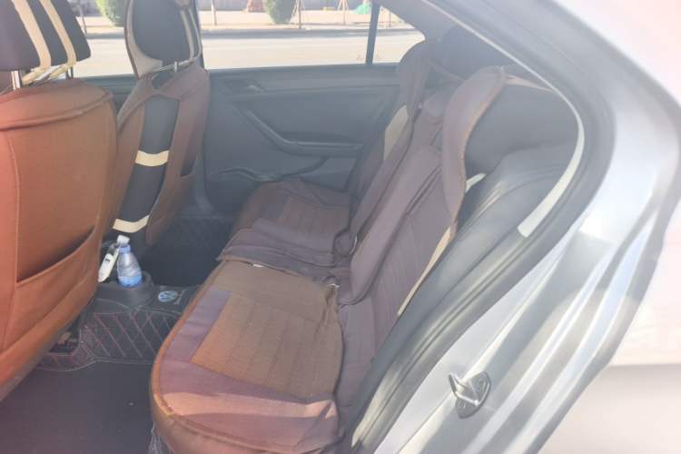 Used Volkswagen Jetta 2015 Zhuihui Edition 1.4L Manual Fashion Model Left Rear Seat