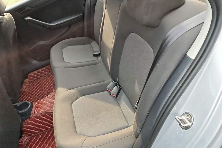 Used Volkswagen Jetta 2015 Zhuihui Edition 1.4L Manual Fashion Model Left Rear Seat
