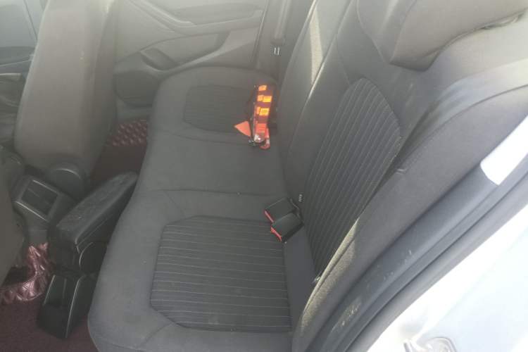 Used Volkswagen Jetta 2015 Zhihui Edition 1.4L Manual Comfort Model Left Rear Seat