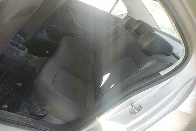 Used Volkswagen Jetta 2015 Zhuihui Edition 1.4L Manual Fashion Model Left Rear Seat