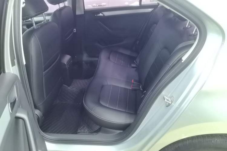 Used Volkswagen Jetta 2015 Value Edition 1.6L Automatic Comfort Version Left Rear Seat
