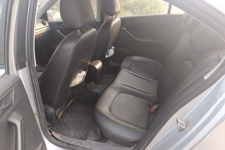 Used Volkswagen Jetta 2015 Value Edition 1.6L Manual Fashionable Style Left Rear Seat