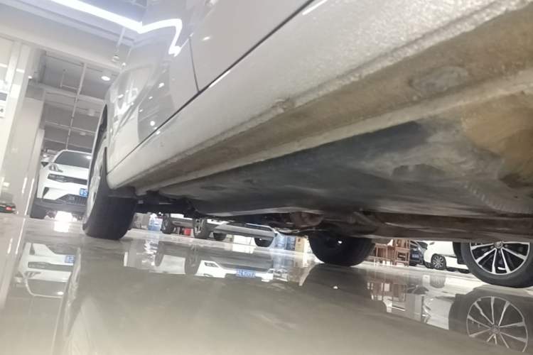 Used Volkswagen Jetta 2015 Value Edition 1.6L Manual Fashionable Style Left Side Sill