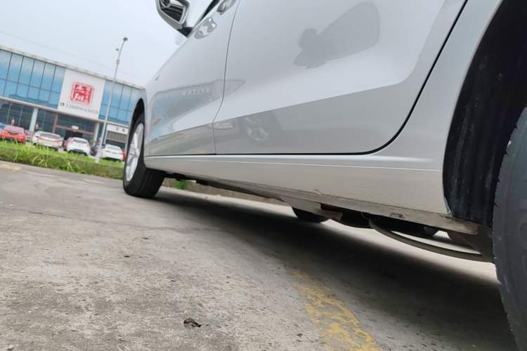 Used Volkswagen Jetta 2015 Zhuihui Edition 1.4L Manual Fashion Model Left Side Sill