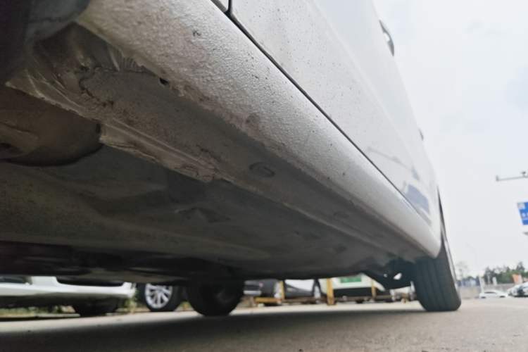 Used Volkswagen Jetta 2015 Zhuihui Edition 1.6L Manual Comfort Model Left Side Sill