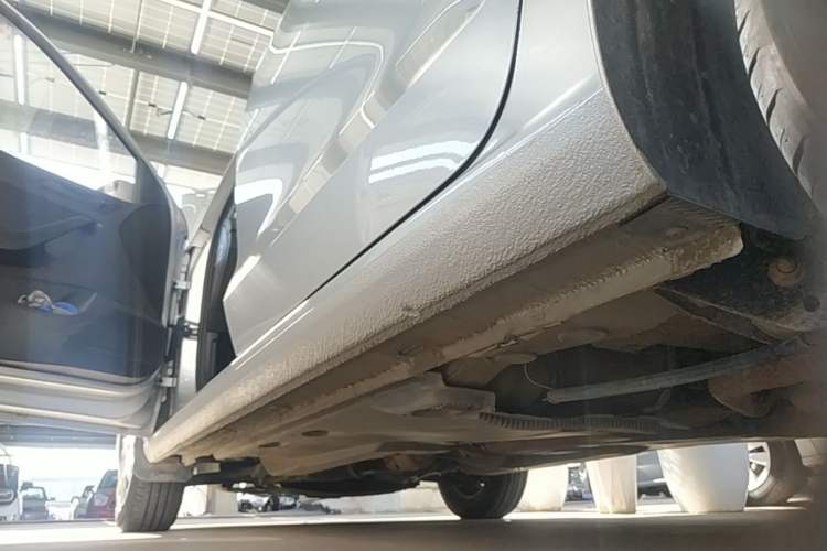 Used Volkswagen Jetta 2015 Zhuihui Edition 1.4L Manual Fashion Model Left Side Sill