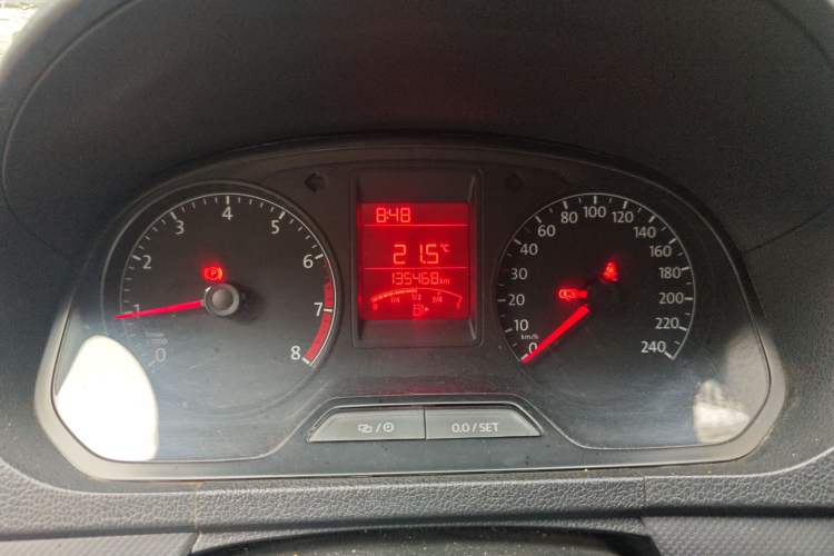 Used Volkswagen Jetta 2015 1.6L Manual Fashion Edition Odometer Close Up