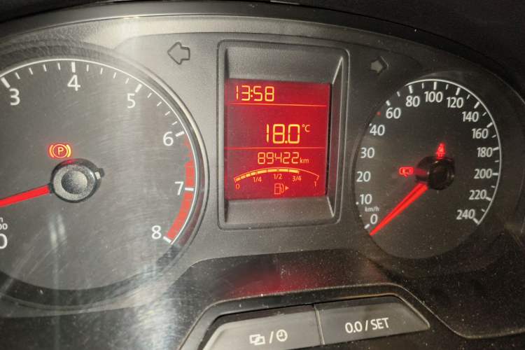 Used Volkswagen Jetta 2015 Zhuihui Edition 1.4L Manual Fashion Model Odometer Close Up